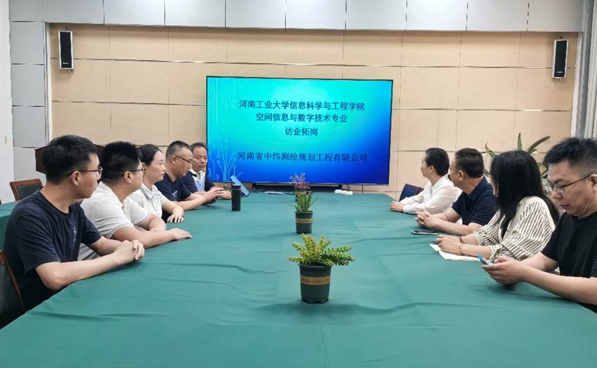 图片包含 人, 室内, 房间, 桌子 AI 生成的内容可能不正确。